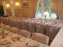 Last inn bildet i Galleri-visningsprogrammet, Pakketilbud; Stoltrekk med armlene, sløyfebånd, stoffservietter og duker kr 100 pr person