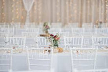 Last inn bildet i Galleri-visningsprogrammet, Tiffany hvite stoler med hvit pute
